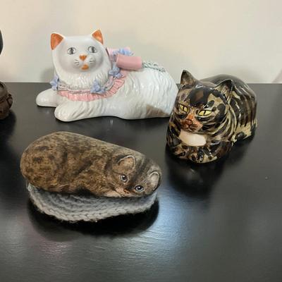 973 Five Cat Figurines