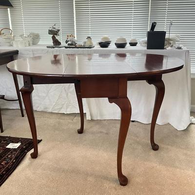 974 Mahogany Round Drop Leaf Table