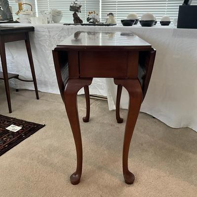 974 Mahogany Round Drop Leaf Table