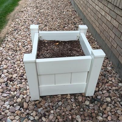 2 MATCHING PLANTER BOXES