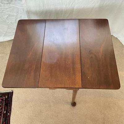 979 Small Mahogany Chippendale Style Drop-Leaf Side Table with Pad Feet