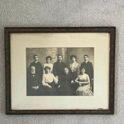 994 Antique Photograph Of Family In 1800's