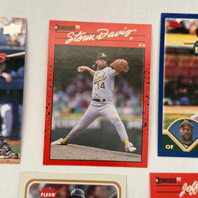 Lot 12: Vintage & Modern MLB Baseball Card Lot – Greg Maddux Rated Rookie, Torii Hunter, Jermaine Dye & More