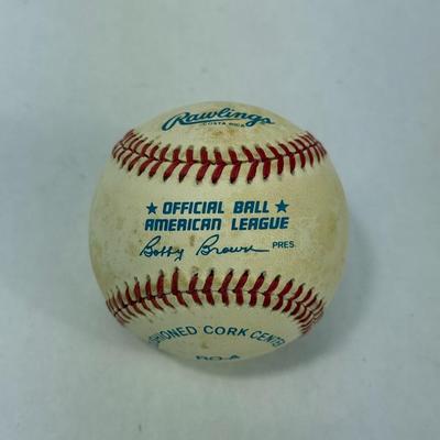 Lot 13: Ken Griffey Jr. Autographed Official MLB Baseball – Hall of Fame Signature – Rare Collectible