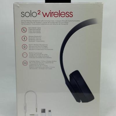 Lot 19: New York Yankees Beats by Dre Headphones – Limited Edition Sports Audio Gear