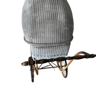 Antique Wicker Baby Buggy w/ cutter quilt
