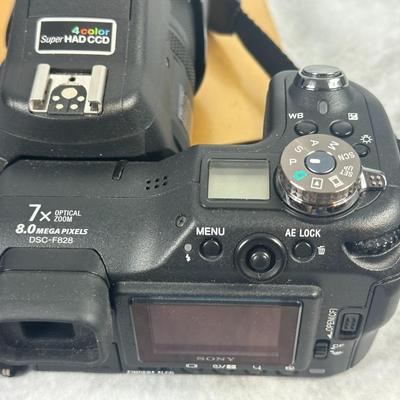 Lot 4: Sony Cyber-Shot DSC-F828 Digital Camera