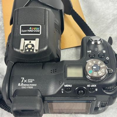 Lot 4: Sony Cyber-Shot DSC-F828 Digital Camera