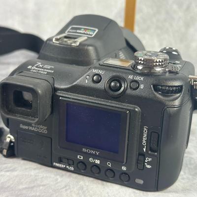 Lot 4: Sony Cyber-Shot DSC-F828 Digital Camera