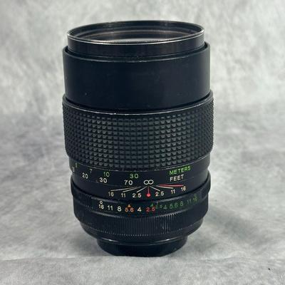 Lot 6: Vivitar Auto Telephoto 135mm 1:2.8 Camera Lens