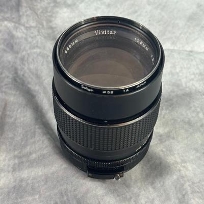 Lot 6: Vivitar Auto Telephoto 135mm 1:2.8 Camera Lens