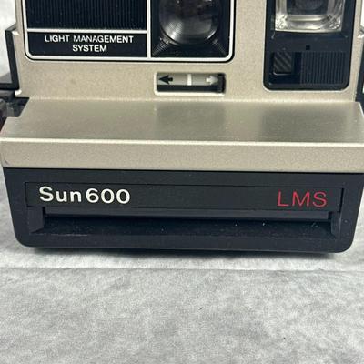 Lot 15: Vintage Polaroid Sun600 Instant Film Camera