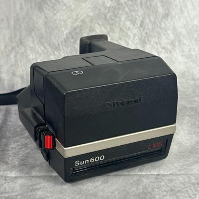 Lot 15: Vintage Polaroid Sun600 Instant Film Camera