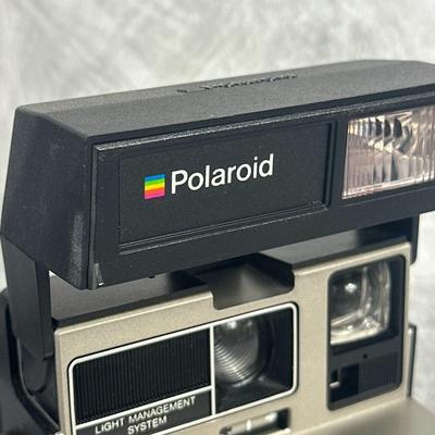 Lot 15: Vintage Polaroid Sun600 Instant Film Camera
