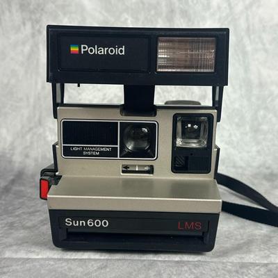 Lot 15: Vintage Polaroid Sun600 Instant Film Camera
