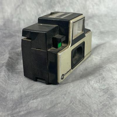 Lot 16: Vintage Continental Electroflash 126 Camera