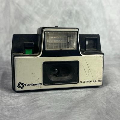 Lot 16: Vintage Continental Electroflash 126 Camera