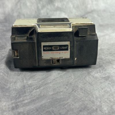 Lot 16: Vintage Continental Electroflash 126 Camera