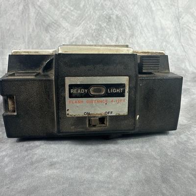 Lot 16: Vintage Continental Electroflash 126 Camera
