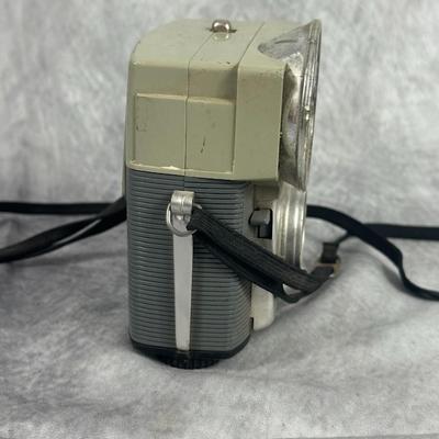 Lot 17: Vintage Kodak 'Brownie' Starmite Camera