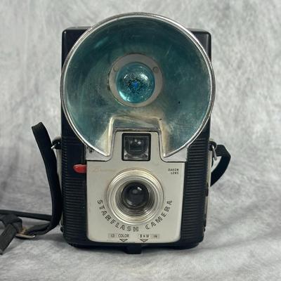 Lot 18: Vintage Kodak 'Brownie' Starflash Camera