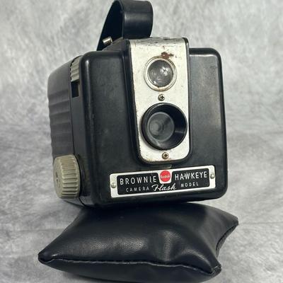 Lot 20: Vintage Kodak Brownie Hawkeye Camera