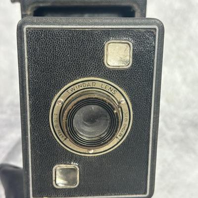 Lot 21: Kodak Jiffy Six-16 Series II Vintage Folding Camera with Twindar Lens