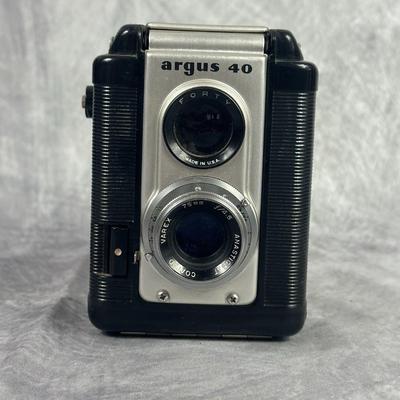 Lot 24: Vintage Argus 40 Box Camera