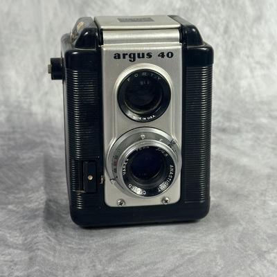 Lot 24: Vintage Argus 40 Box Camera