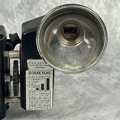Lot 25: Vintage Kodak 'Brownie' Starlet Camera with Flash