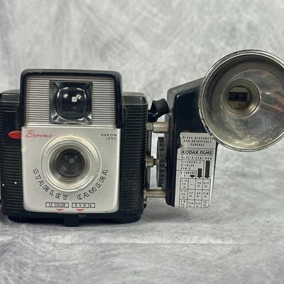Lot 25: Vintage Kodak 'Brownie' Starlet Camera with Flash