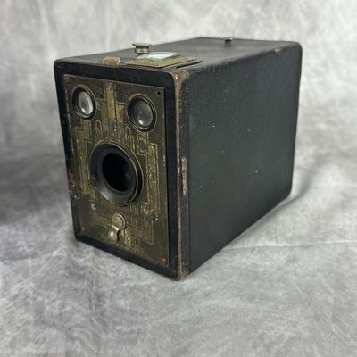 Lot 28: Lot of 3 Decorative Vintage Kodak Box Cameras