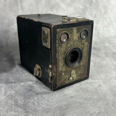 Lot 28: Lot of 3 Decorative Vintage Kodak Box Cameras