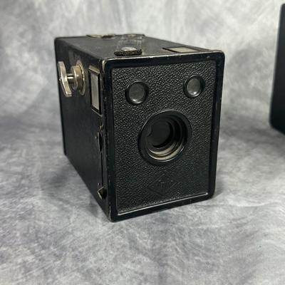 Lot 28: Lot of 3 Decorative Vintage Kodak Box Cameras