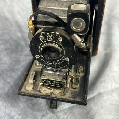 Lot 29: Vintage Eastman Kodak No.1 Autographic 'Kodak Jr.' Camera