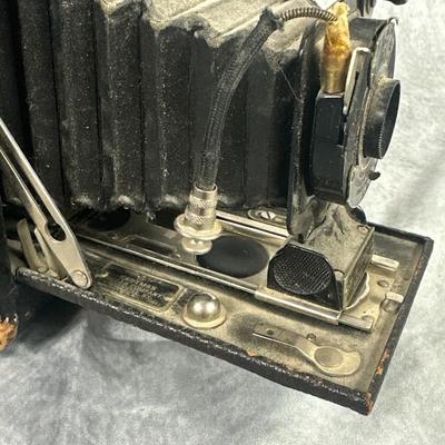 Lot 29: Vintage Eastman Kodak No.1 Autographic 'Kodak Jr.' Camera