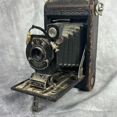 Lot 29: Vintage Eastman Kodak No.1 Autographic 'Kodak Jr.' Camera