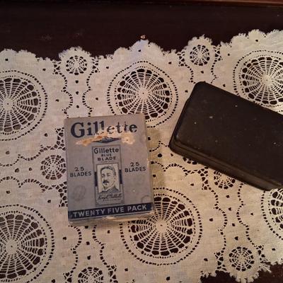 Early 1900s Gold Plated Gillette Razor with Gillette Blades in Display Box