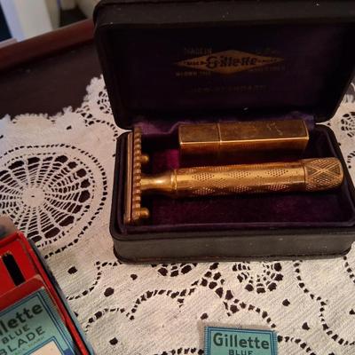 Early 1900s Gold Plated Gillette Razor with Gillette Blades in Display Box