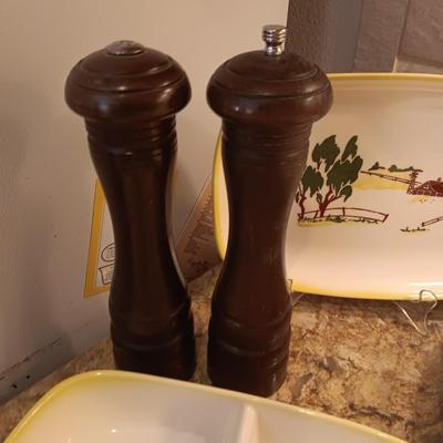 HUGE SET OF POTTERY DINNERWARE