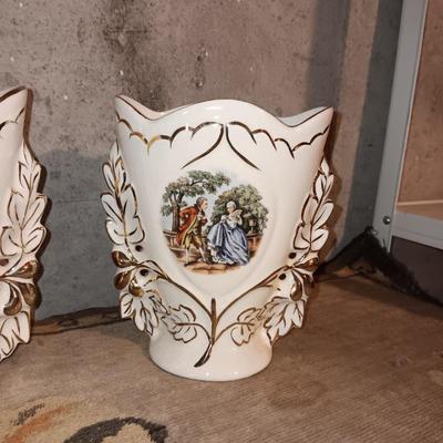 2 IMPERIAL PORCELAIN VASES AND A TAPESTRY MADE IN ITALY