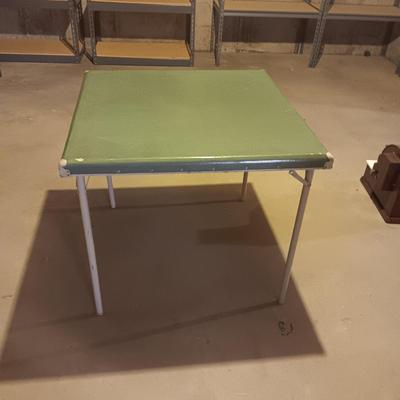 FOLDING CARD TABLE AND 3 FOLDING CHAIRS