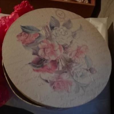GIFT WRAP, BOWS, BAGS & A HAT BOX