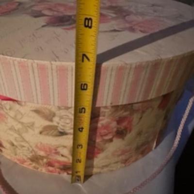GIFT WRAP, BOWS, BAGS & A HAT BOX