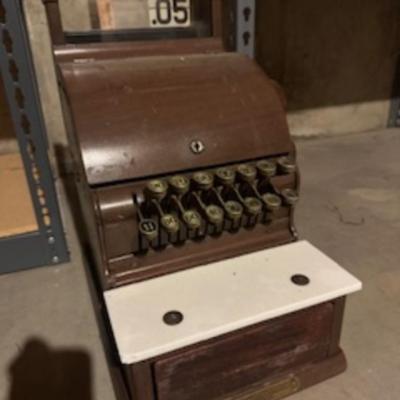 VINTAGE MANUAL NATIONAL CASH REGISTER WITH A KEY