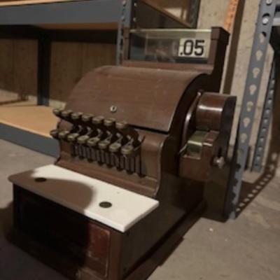 VINTAGE MANUAL NATIONAL CASH REGISTER WITH A KEY