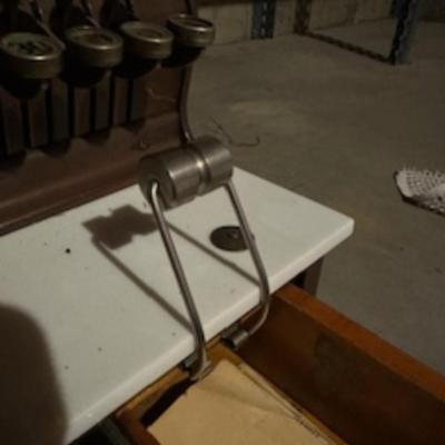 VINTAGE MANUAL NATIONAL CASH REGISTER WITH A KEY