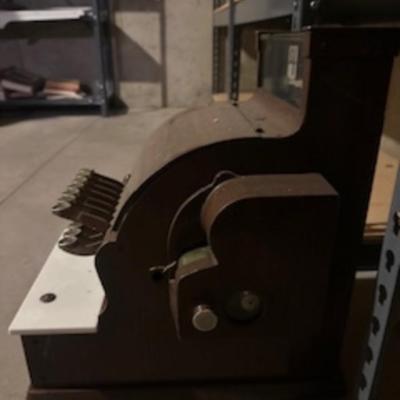 VINTAGE MANUAL NATIONAL CASH REGISTER WITH A KEY