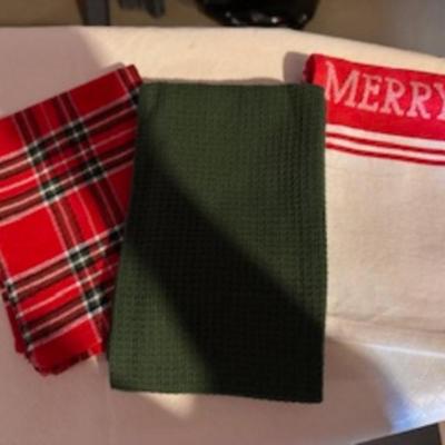 CHRISTMAS & OTHER LINENS PLUS A TABLE CENTERPIECE