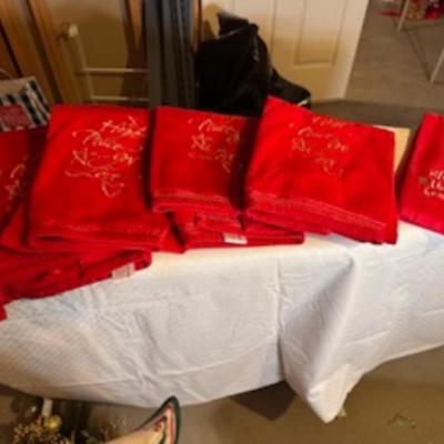 CHRISTMAS & OTHER LINENS PLUS A TABLE CENTERPIECE